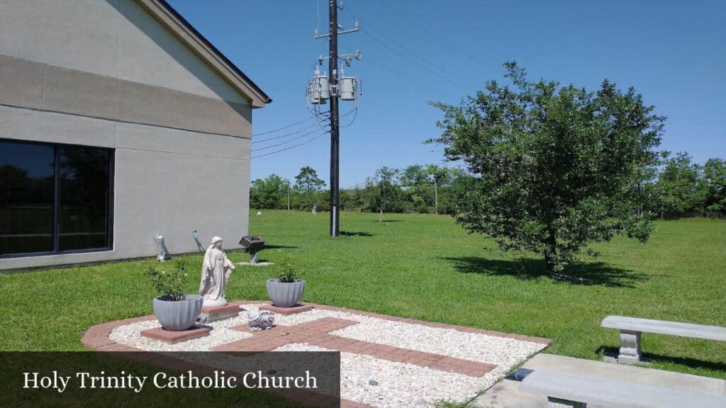 Holy Trinity Catholic Church - Mont Belvieu (Texas)