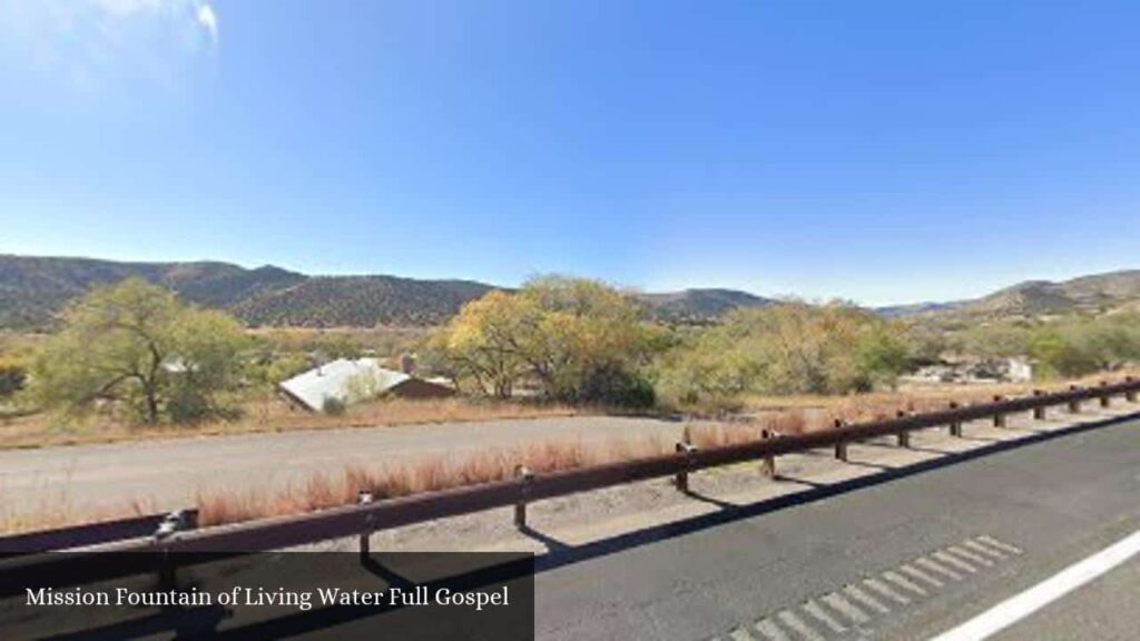 Mission Fountain of Living Water Full Gospel - San Patricio (New Mexico)